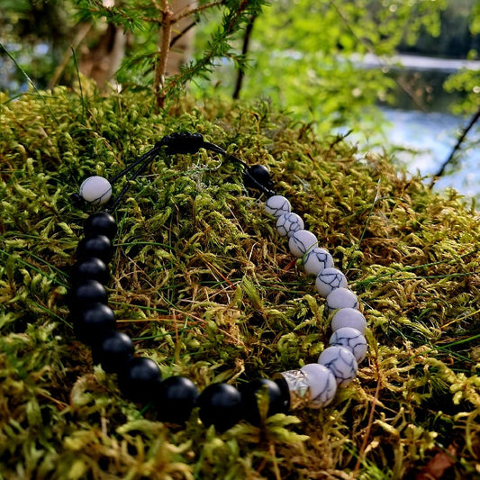 Naturstein Armbånd - Svart Onyx og Hvit Howlitt